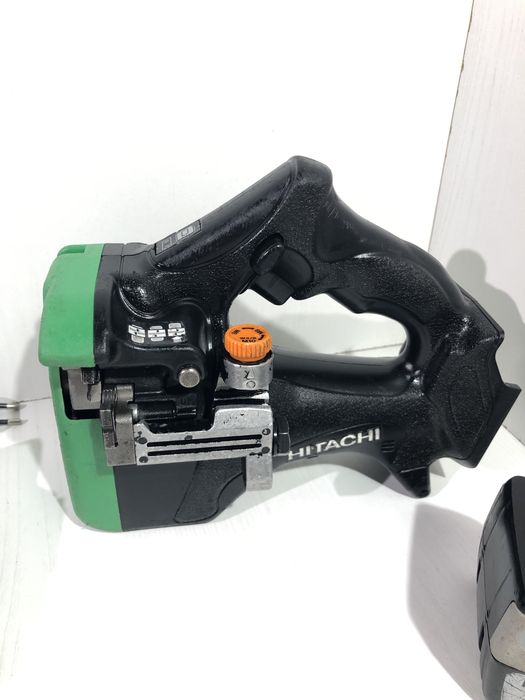 Mașină pentru debitat bară filetată Hitachi