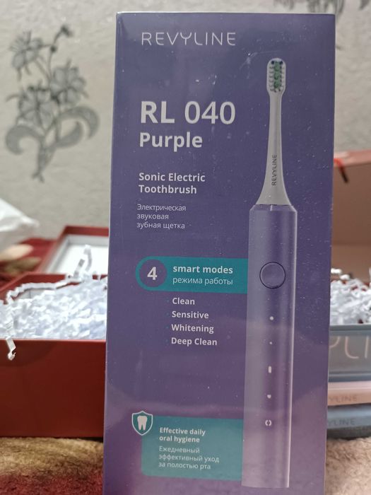 Электрическая зубная щётка Revyline RL 040 отличный подарок жёнам
