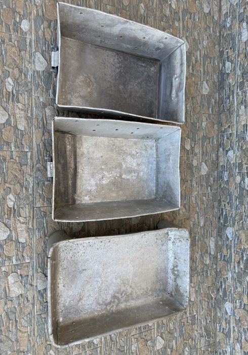 Vând 4 lazi din aluminiu pentru carne,preparate,etc