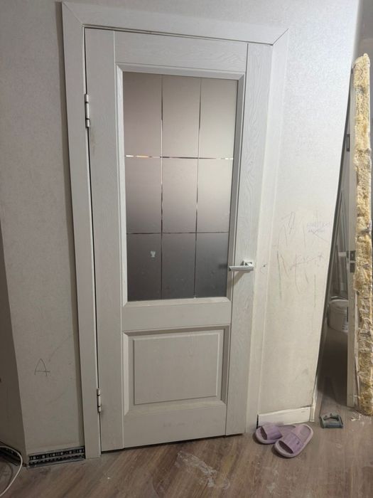 Двери белые со стеклом