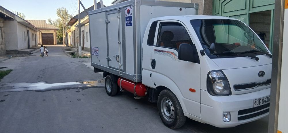 Kia bongo sotiladi pirapan mator xama joyi zur amen bo bolon yangi