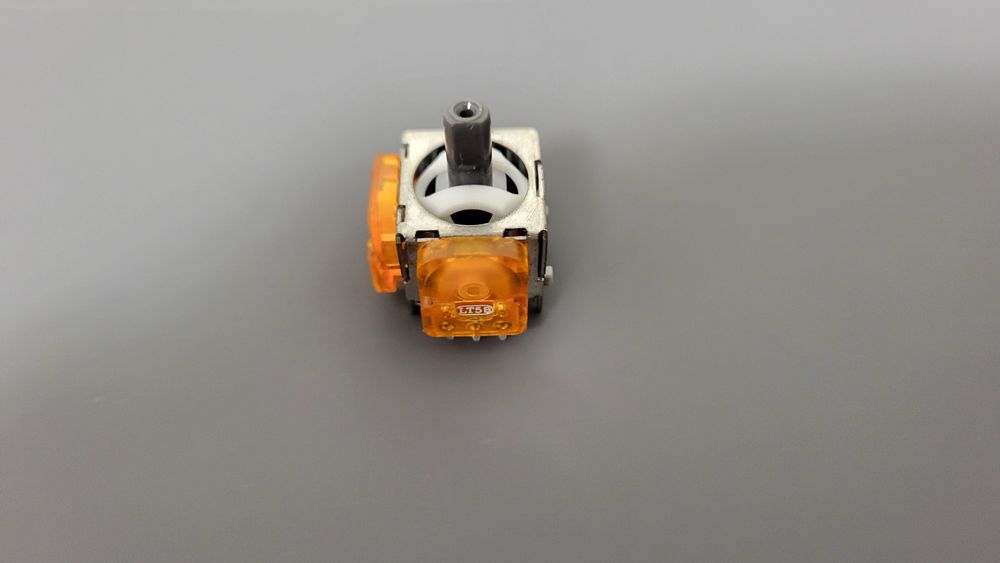 Analoguri TMR pentru PS5, PS4, Xbox One, Series S/X