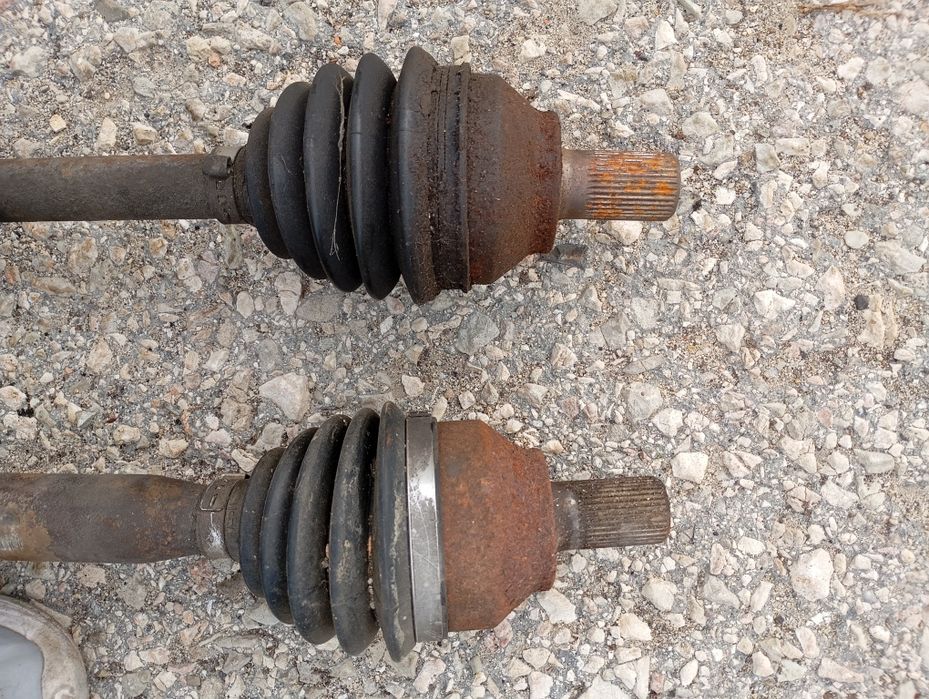 Предни полуоски Ford C-Max 1.8i лява / дясна