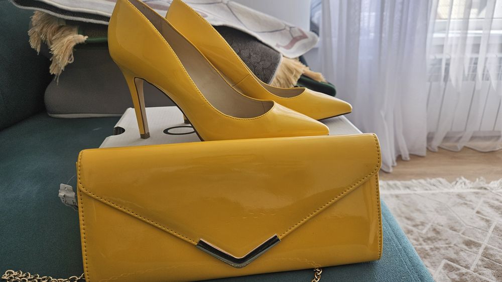 Туфли сумка  носила только один раз отдаю за 15000