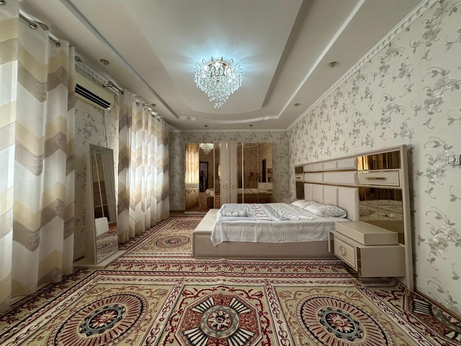 Два дома на участке в микрорайоне "САМАЛ-2".