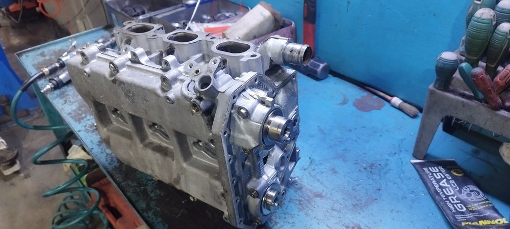 Продам головки блока EZ30