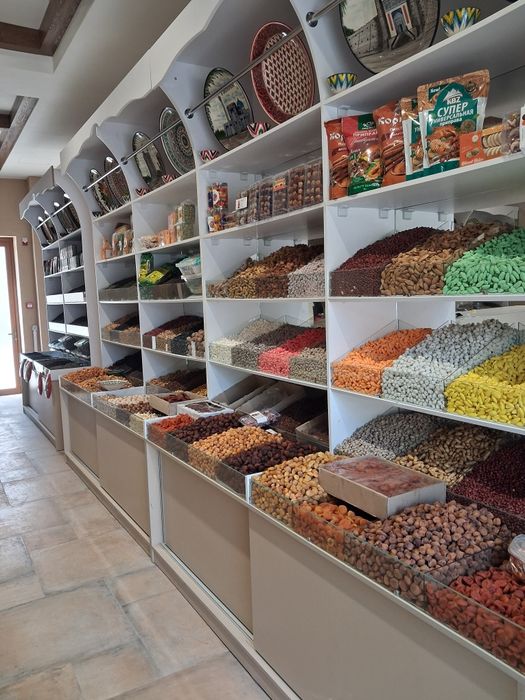 Doʻkon uchun stelaj polka vitirinalar