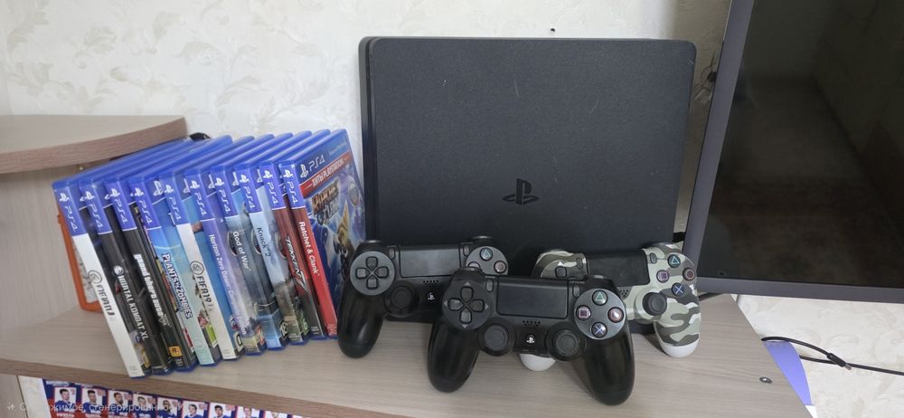 Продам PlayStation4 slim