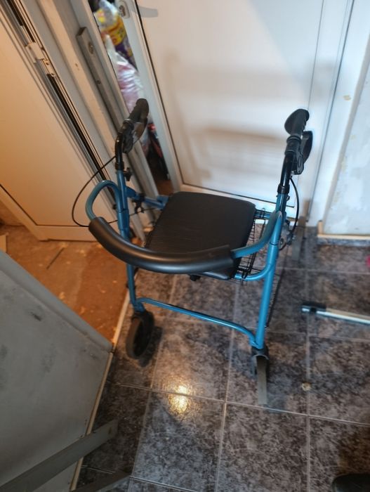 Продавам  комплект