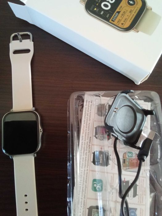 Чисто нов смарт часовник