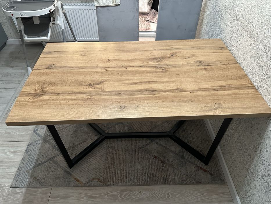 Продается стол кухонный