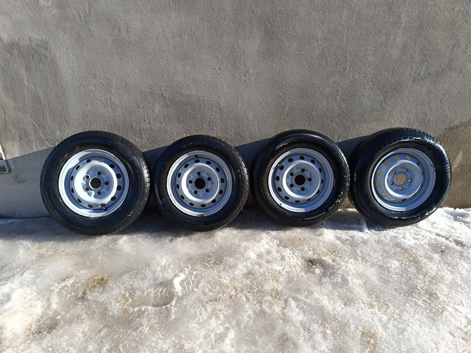 Продам летние шины с дисками торг есть