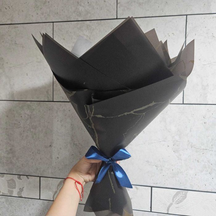 Realizez buchete de flori din satin