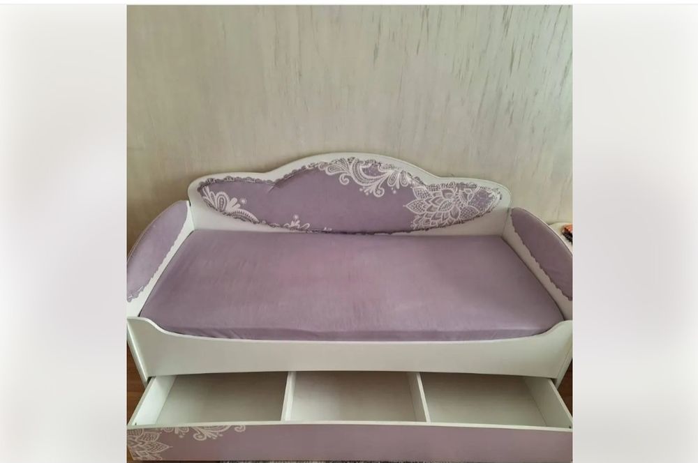 Кровать-диван для девочки