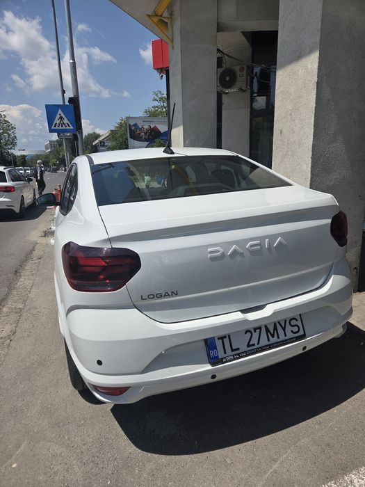 Vând Dacia Logan