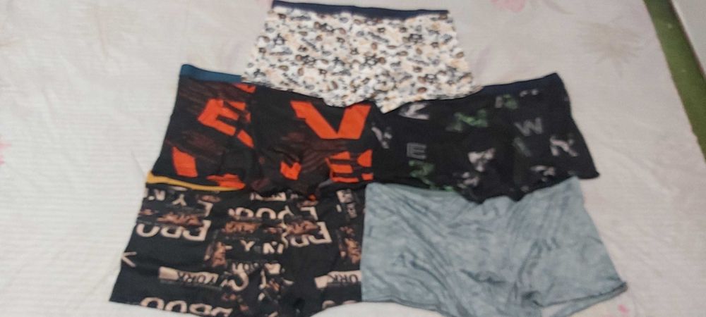 Продавам 5 броя мъжки боксерки номер 56 ххл