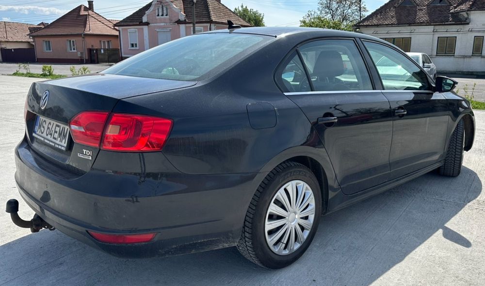 Volkswagen Jetta 2012 diesel, 4.490 € — imagine 5