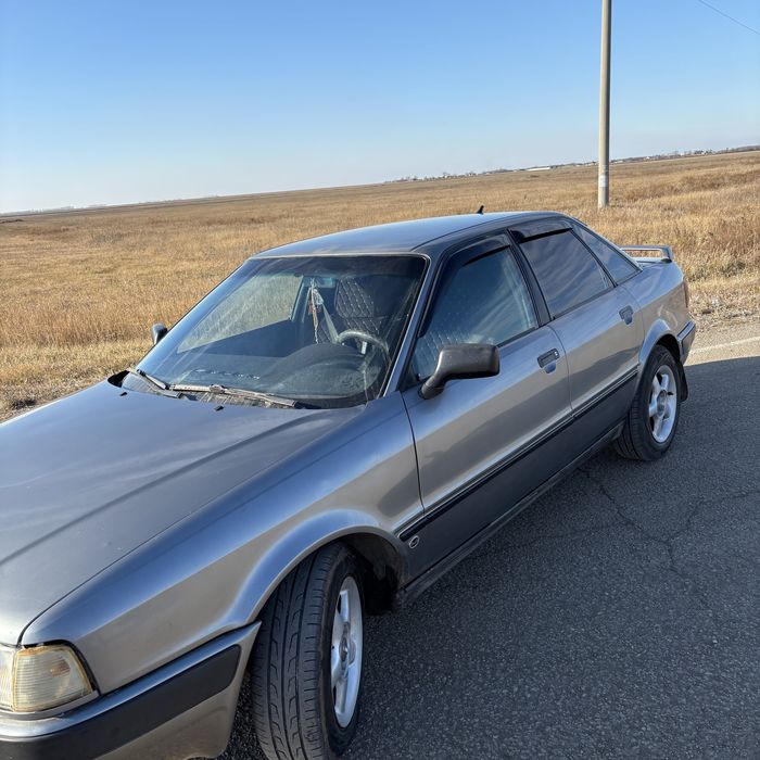 Машина ауди 80 б4