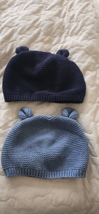 Две вязанные детские шапочки Gap