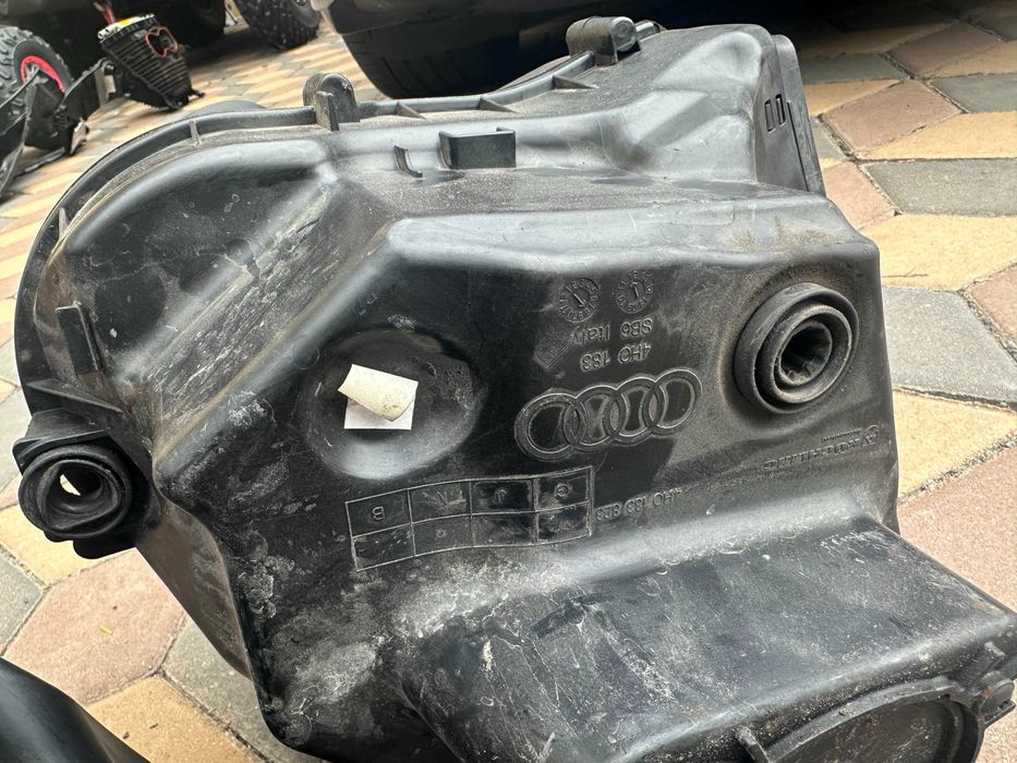 Carcase Filtre Aer AUDI 4.2 TDI / 4.0 TFSI / 4.2 FSI originale