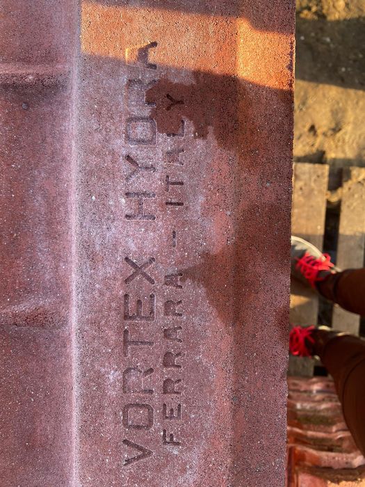 Vând țiglă bună rezultată din decopertarea unui acoperiș de  300mp