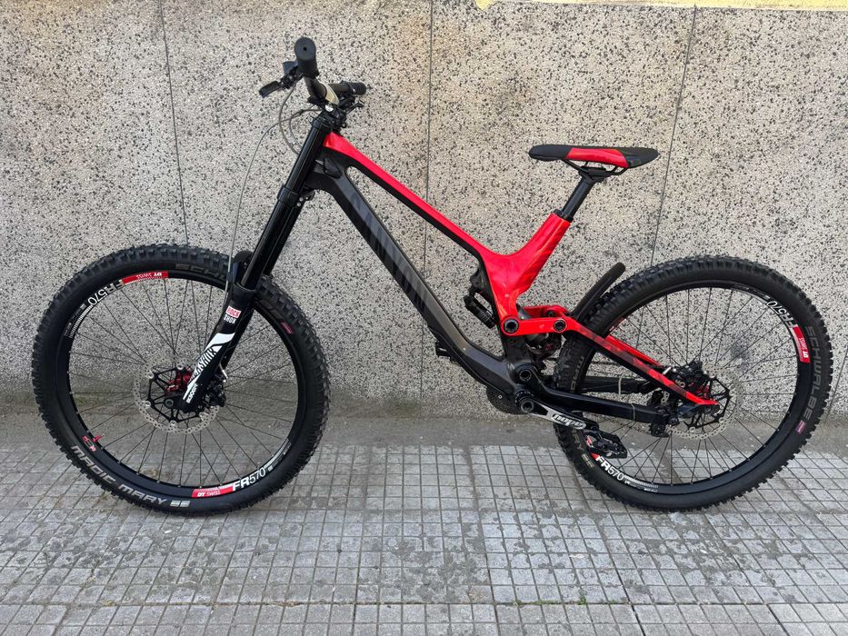 Canyon Sender CF 8.0 Carbon Donwhill/Sram X0/RockShox BoXXer 200mm.