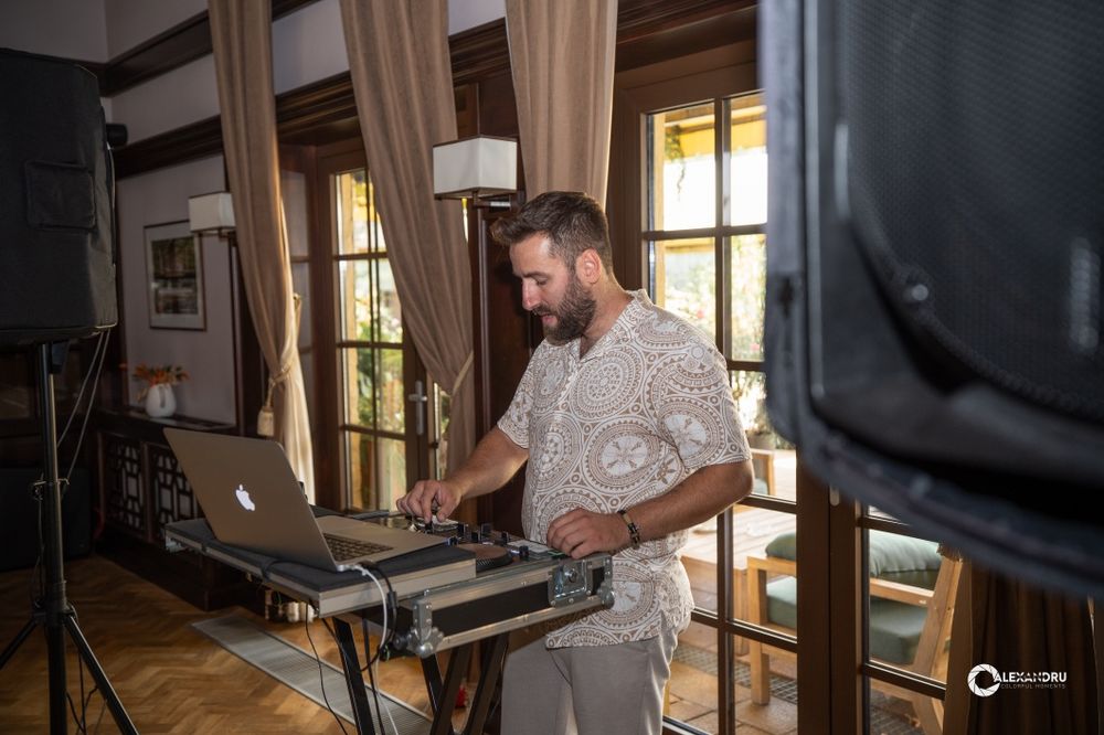 DJ Evenimente | Nunta | Botez |Cununie| Mot|Pool Party|Majorat|Turta|M