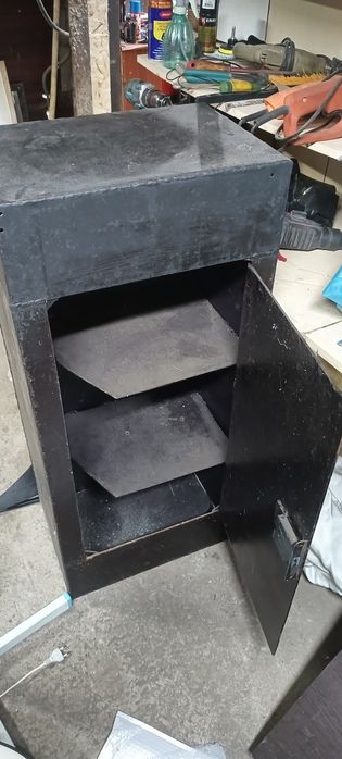 Продам сейф металлический.