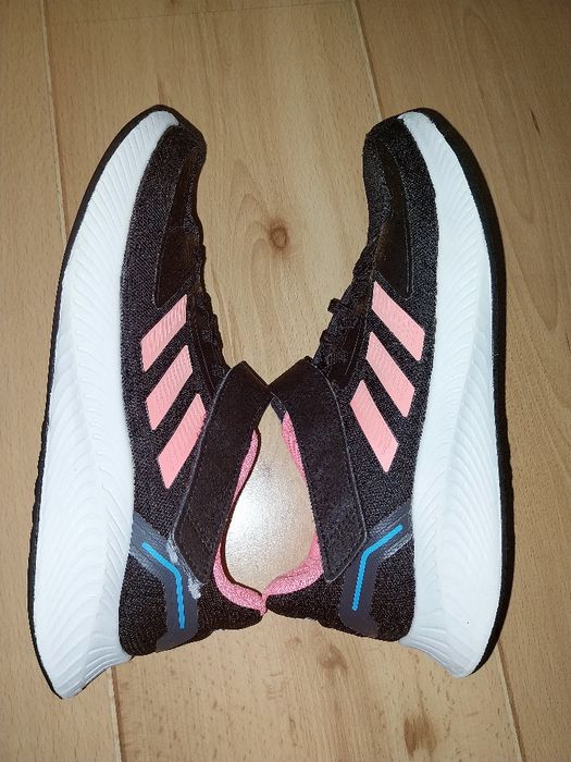 Маратонки Adidas н.38, 23.5 см