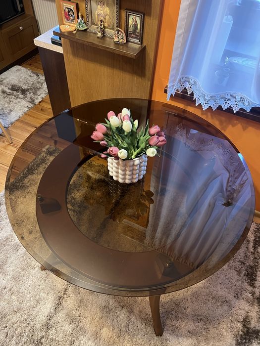 Продавам комплект маси и 6 стола от масивно дърво и стъкло – 350 €