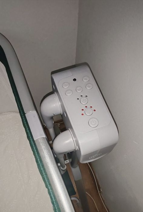 Vând pătuț folosit 2-3 zile . Multifuncțional, cu leagăn electric