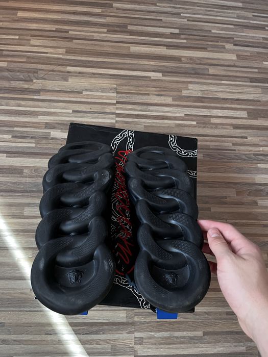 Versace chain reaction