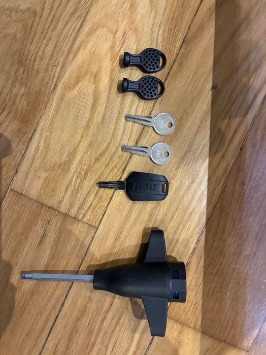 Toyota OEM original roof racks, релси за покрив на кола
