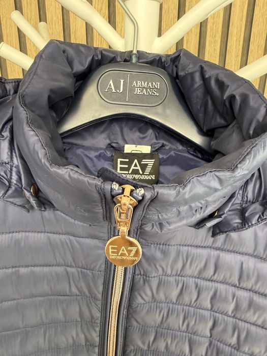 Geacă originală de damă,puf ,de primăvară Armani mărimea S/M,ca nouă,pret 390 ron!