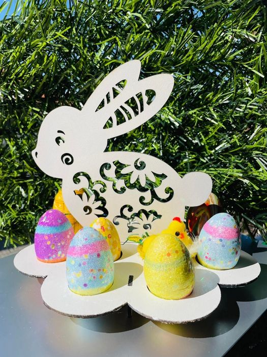 Поставки за Великденски яйца.