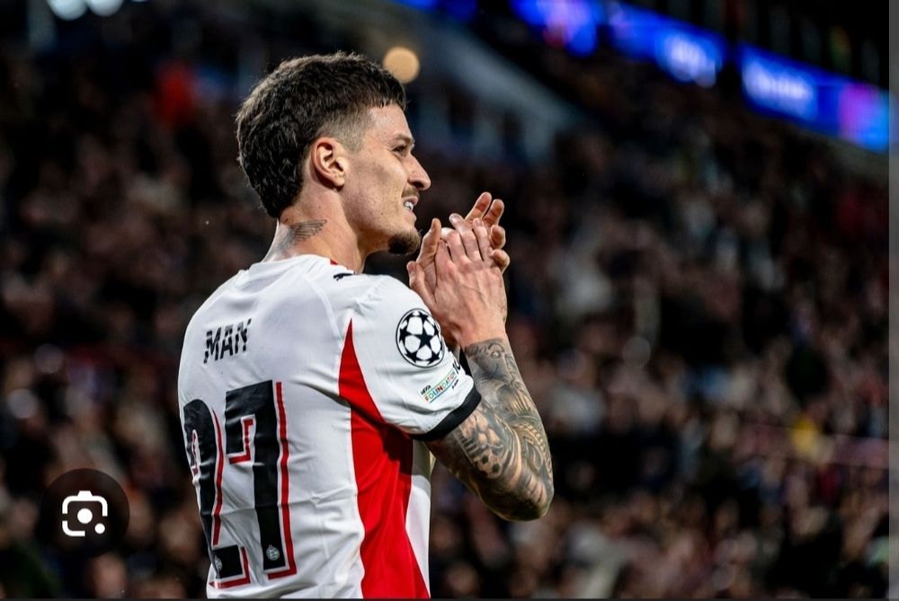 Tricou PSV Dennis Man