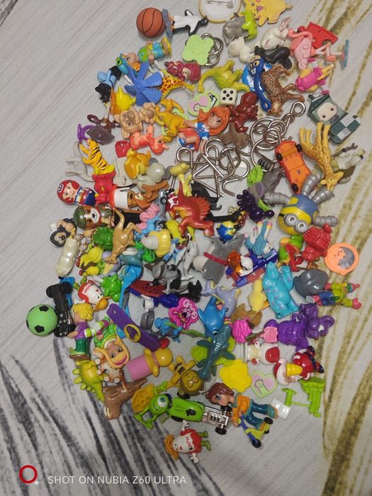 Игрушки Киндер сюрприз и Той бокс