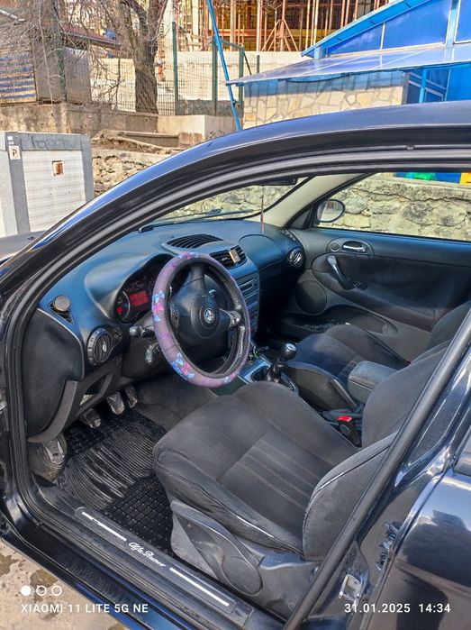 Продавам Alfa Romeo 147