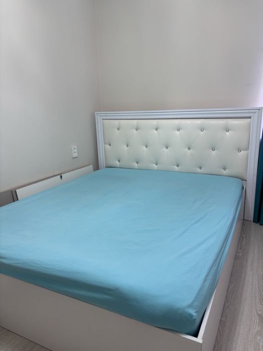 Кровать с тумбами