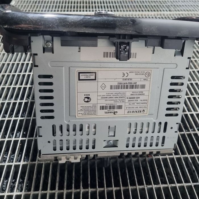 Cd player Dacia Duster 2010 - 2013 (1453) 281155216R