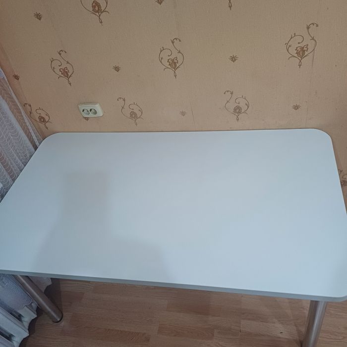 Кухонный стол со стульями