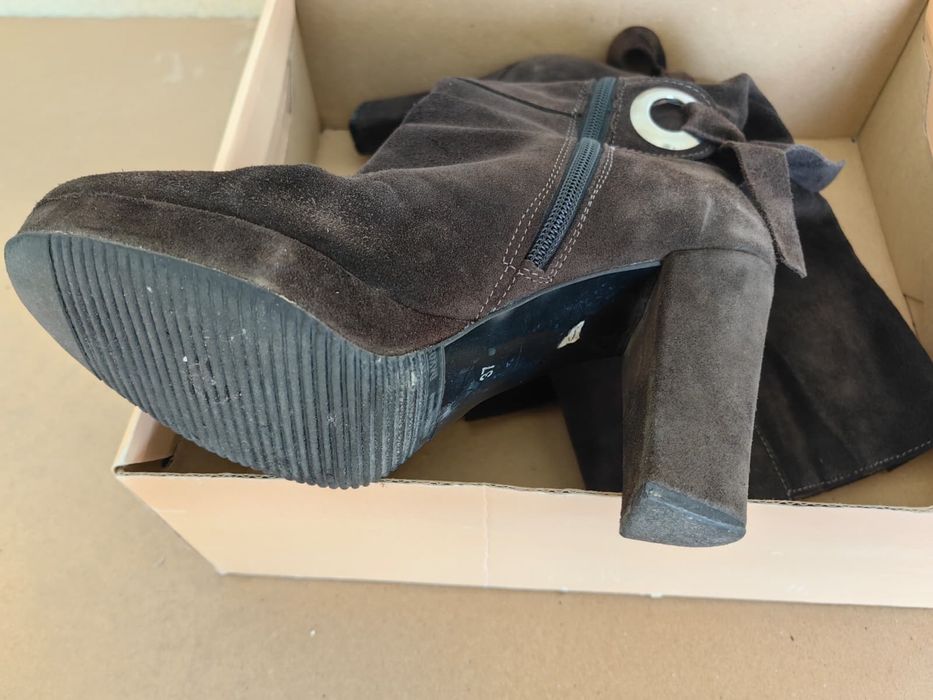 Cizme piele intoarsa, cu toc Nr. 37