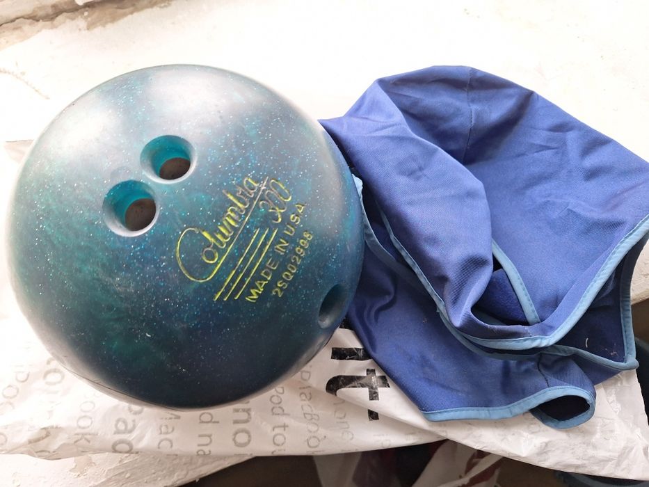 Шары для боулинга. Вместе с переносной.