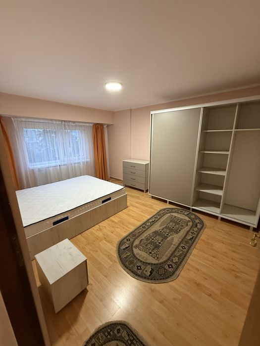 Inchiriez apartament 3 camere situat vis-a-vis de CEC Ozana