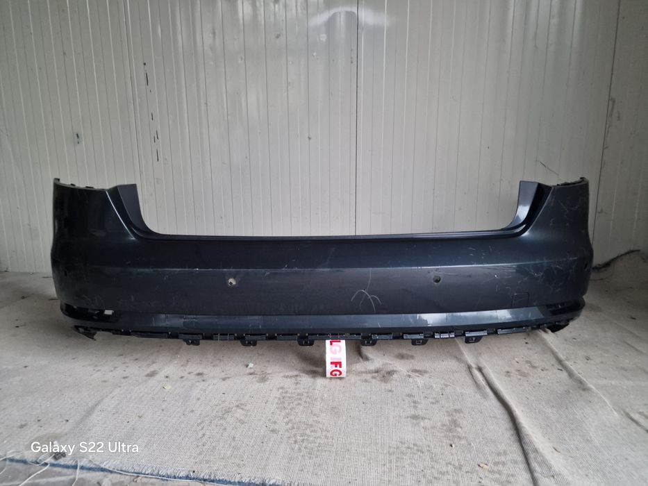 Bara fata spate și aripa. Audi a4 b9 far capota