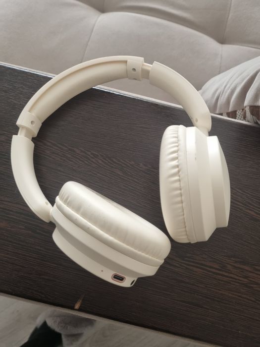 Дамски слушалки бели