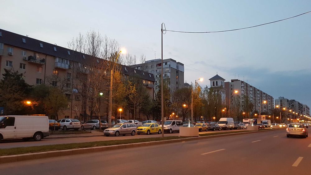 Particular inchiriez Apartament 2 camere bdul Brancoveanu stradal - 350 euro