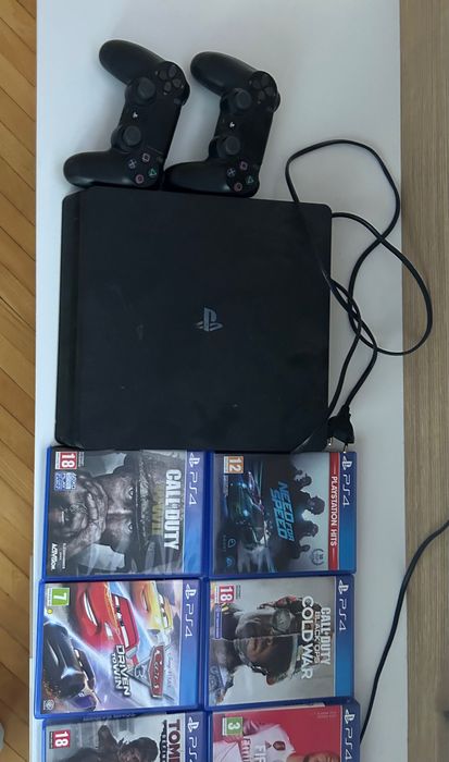 Продавам PlayStation 4