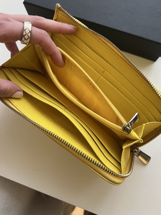 Жълто портмоне Furla