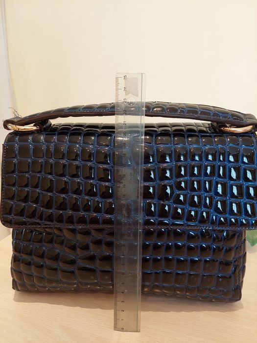 Сумка дамская лакированная